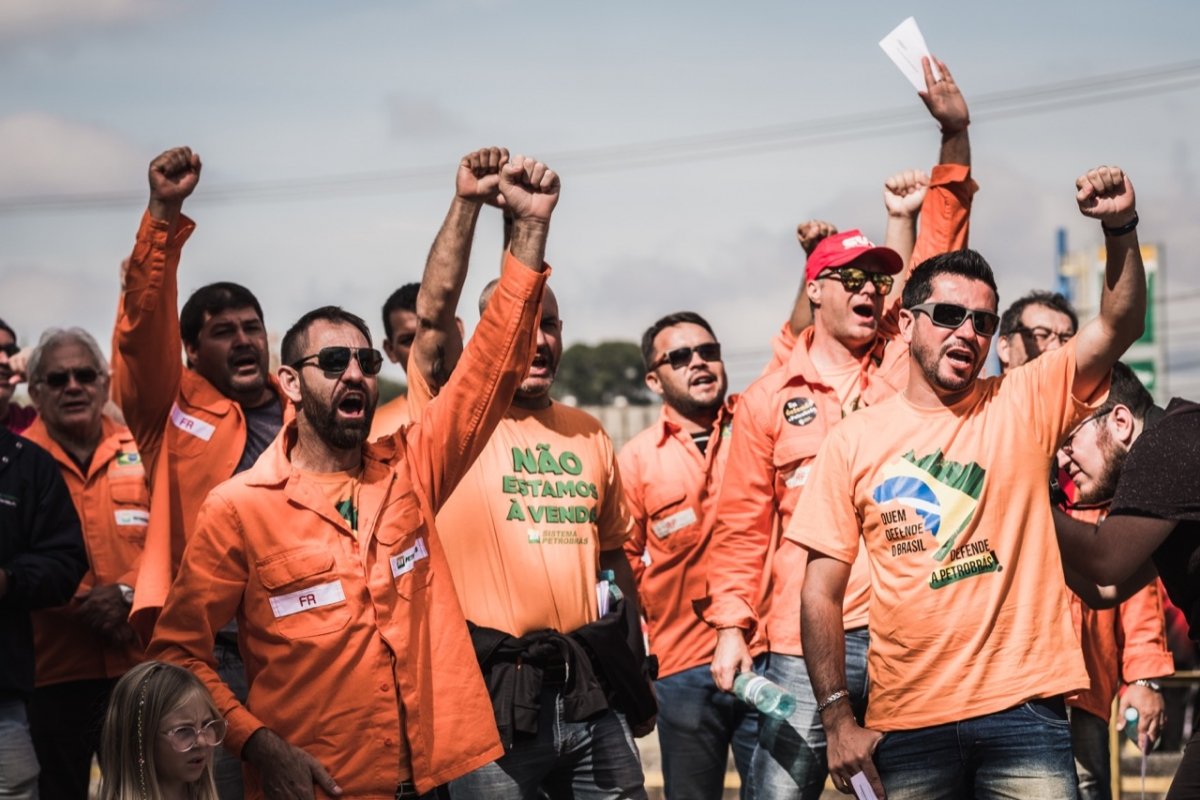 Intransigência da Petrobrás pode causar desabastecimento de combustíveis, alertam petroleiros