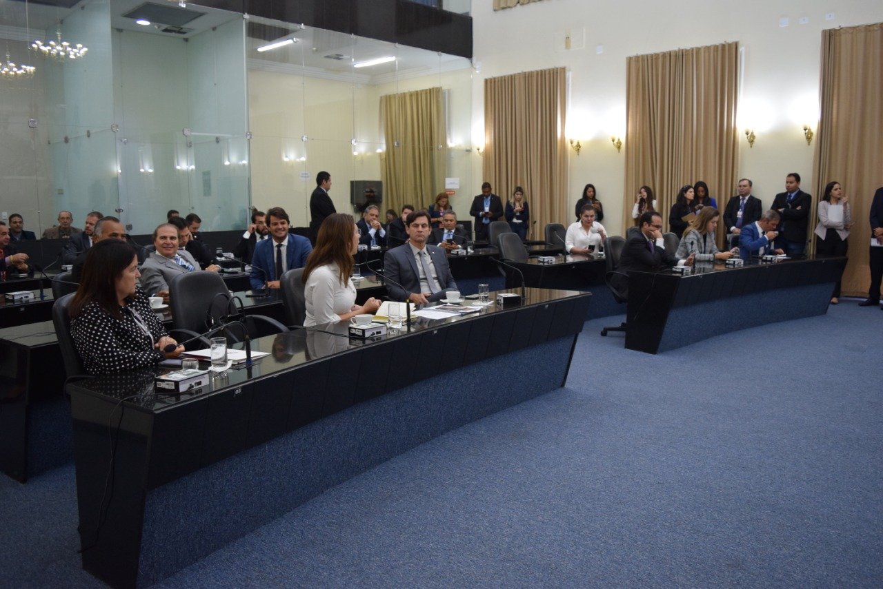 Votação do rateio do Fundeb fica para depois do Carnaval e deputados dizem que atraso foi do governo 