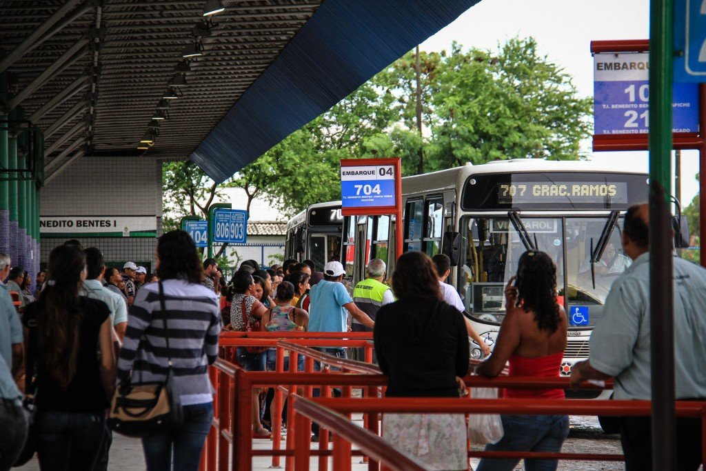 Ação no Benedito Bentes vai alertar passageiros sobre assédio sexual nos ônibus