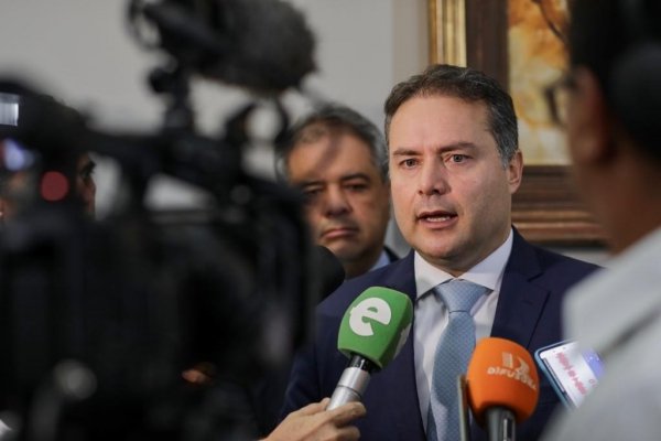 Governador anuncia medidas para tentar evitar propagação do coronavírus em Alagoas