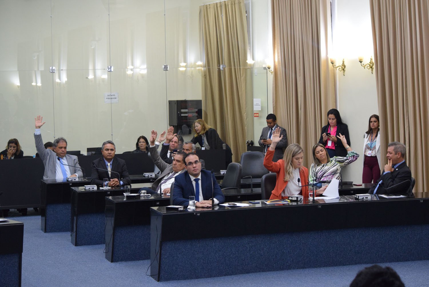 Deputados derrubam emendas e aprovam projeto de lei do rateio do Fundeb  