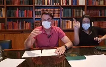 Bolsonaro ataca medidas tomadas pelos governadores estaduais contra Covid-19