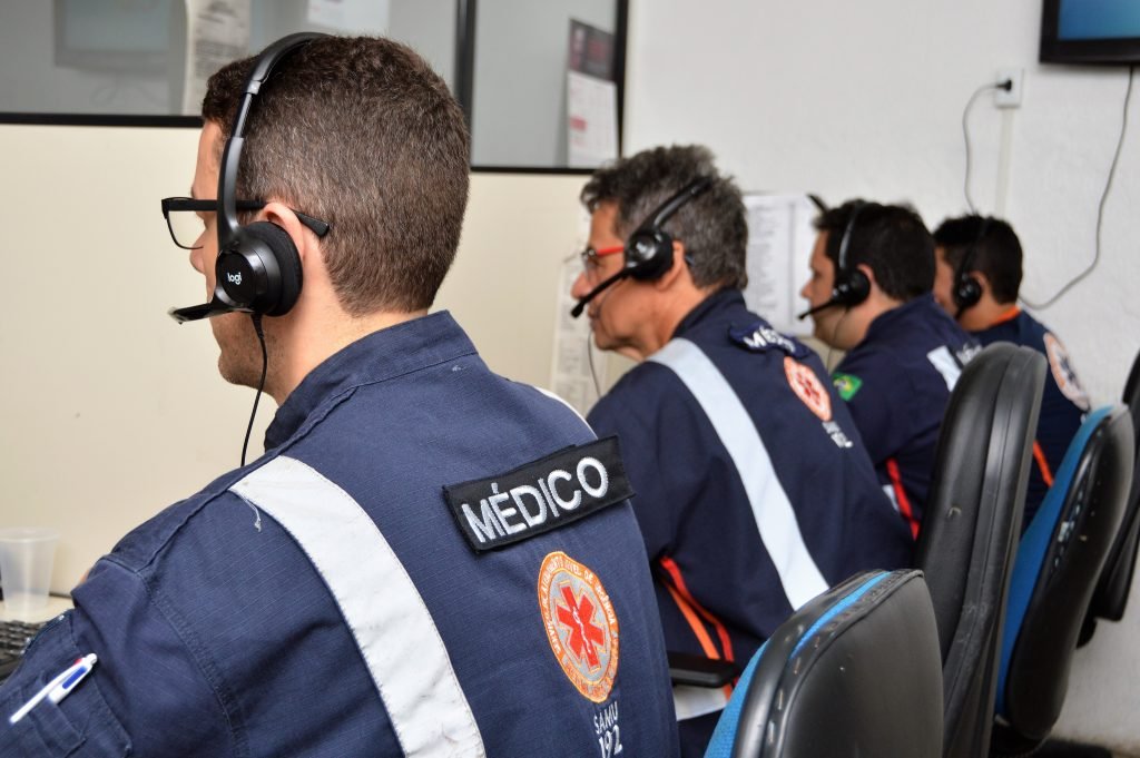Por telefone, médico do Samu orienta e pai salva bebê engasgada