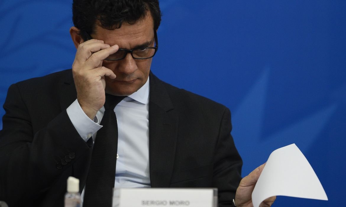 Sérgio Moro renuncia ao Ministério da Justiça e denuncia interferência política na Polícia Federal