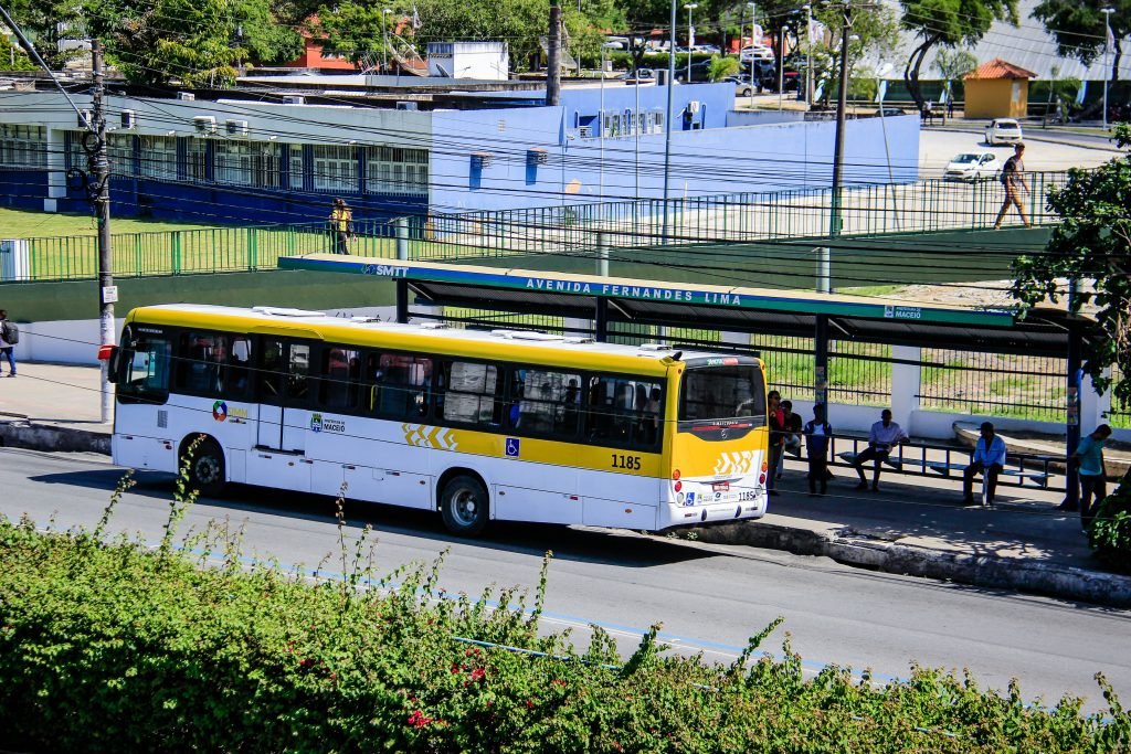 Três linhas de ônibus terão itinerários suspensos neste sábado