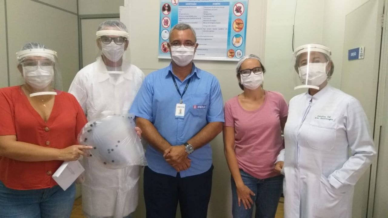 Senai doa, aproximadamente, 6 mil protetores faciais a profissionais de Alagoas em várias frentes