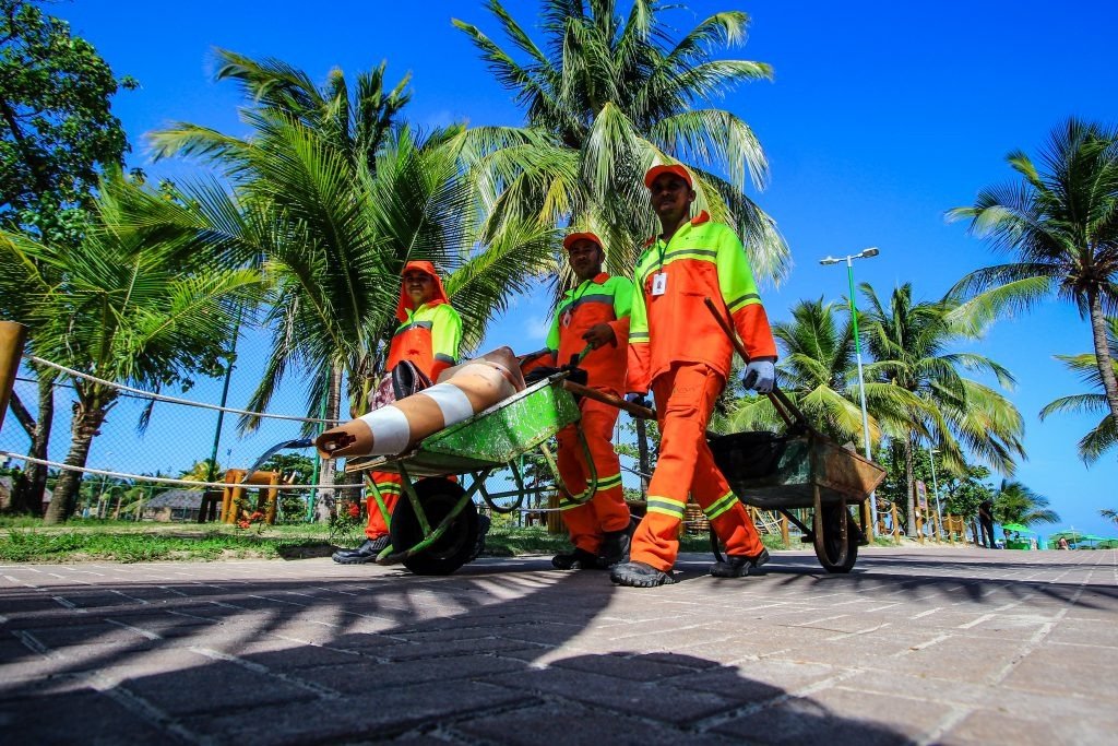 Com isolamento social, poluição nas praias cai 33%