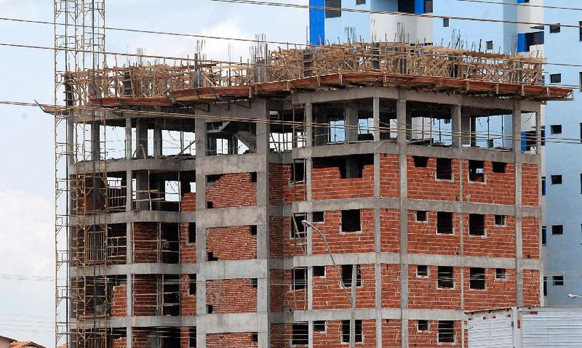 Covid-19: decreto inclui construção civil entre atividades essenciais