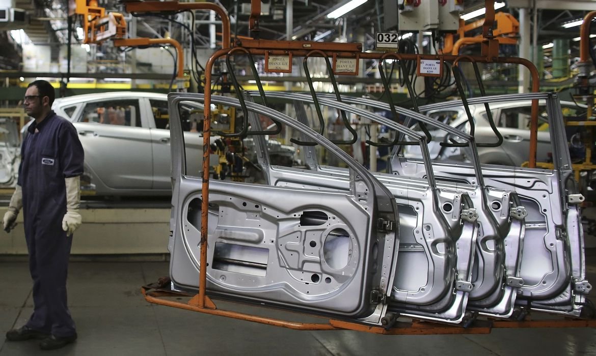 PIB cai 1,2% no primeiro trimestre do ano, mostra estudo da FGV