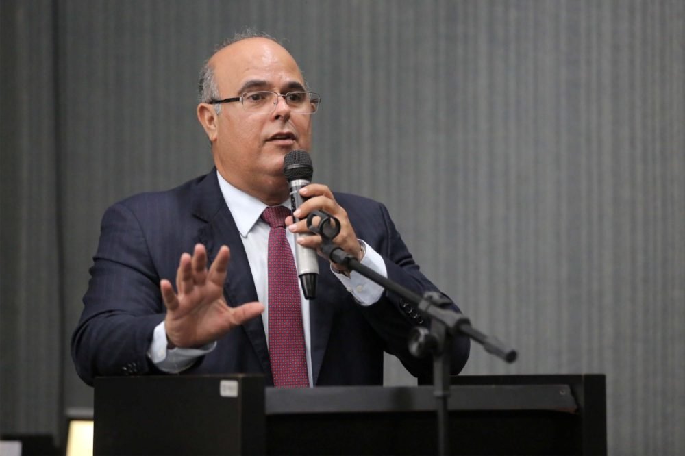TJ vê “elementos concretos” na denúncia de extorsão e afasta o juiz Braga Neto