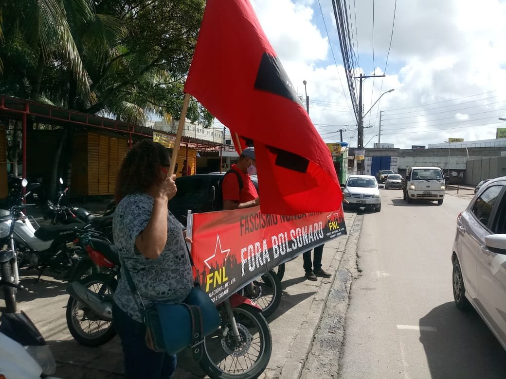 Unidade Popular faz ato-relâmpago contra Bolsonaro