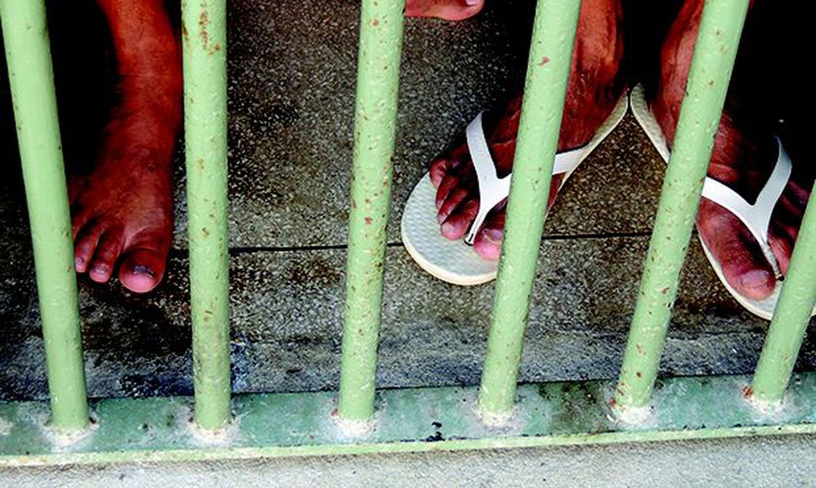 Em Alagoas, apenas um dos 402 detentos soltos na pandemia voltou a ser preso