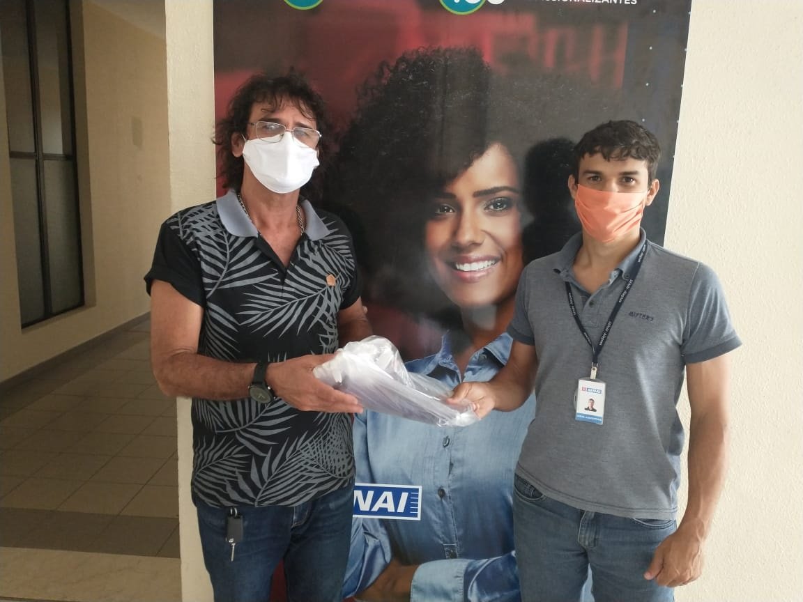 Senai doa 350 protetores faciais para alunos da Uncisal que cumprem estágio obrigatório