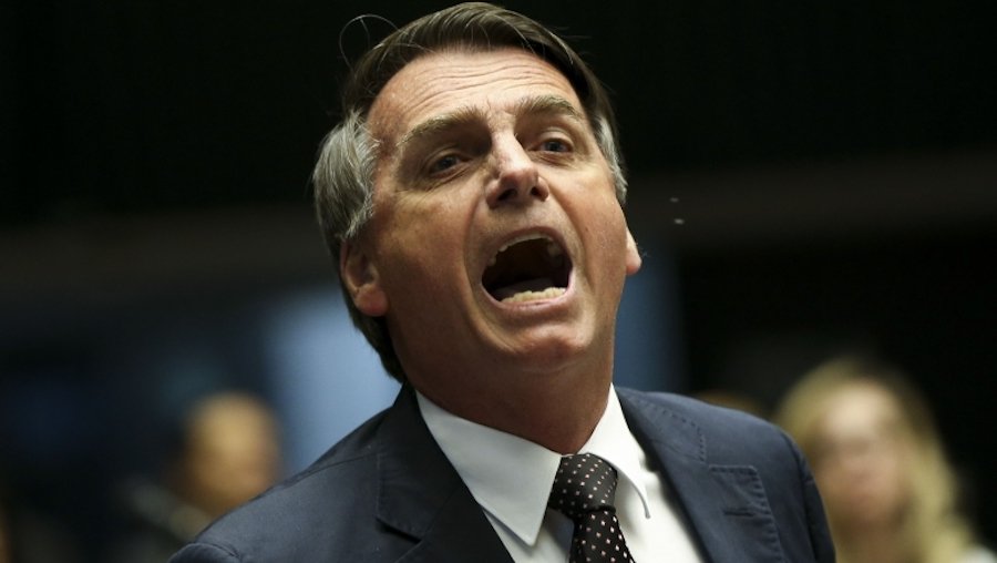 Ataque de Bolsonaro a jornalista repercute mal e gera reações no Brasil e no mundo