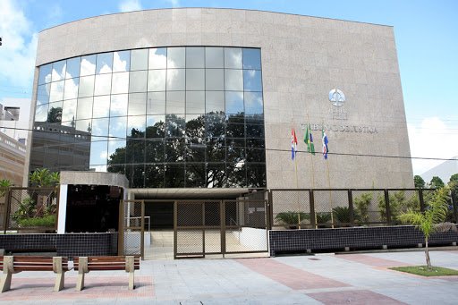 Tribunal de Justiça decreta luto de três dias pelas 100 mil vítimas da Covid-19 no Brasil