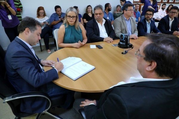 Renan Filho exonera secretária de Educação, oficializando rompimento com o vice-governador
