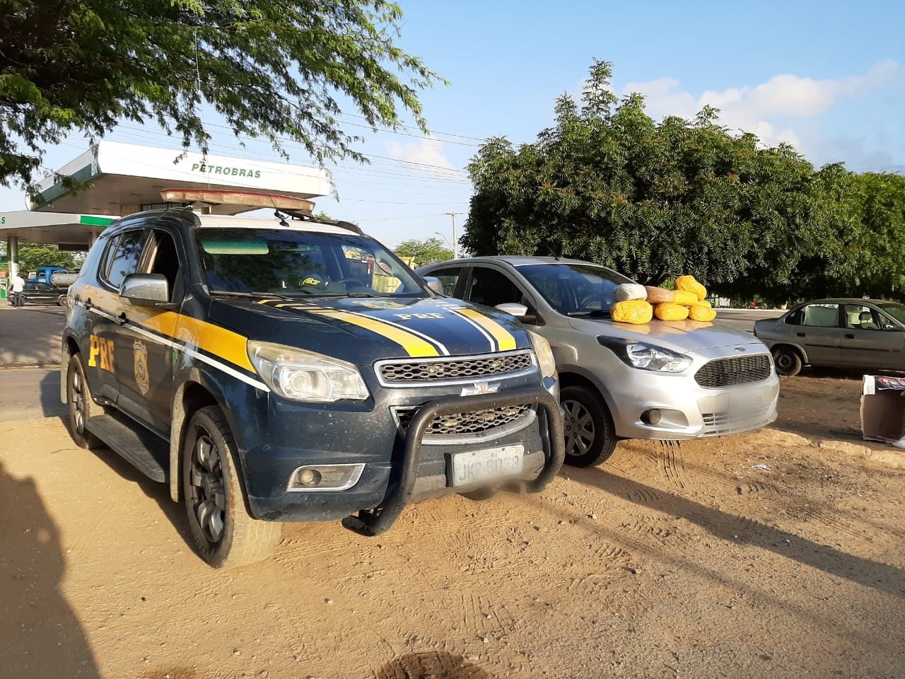 Após perseguição, PRF prende homem com mais de 10kg de maconha no Sertão