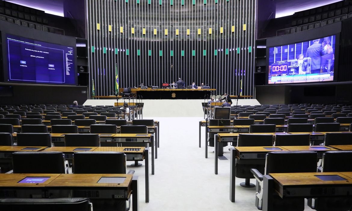 Câmara aprova projeto que regulamenta Fundeb; texto segue para sanção