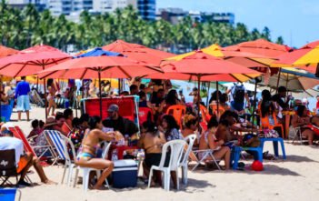 Covid-19: governo decide fechar bares, restaurantes e praias em Maceió