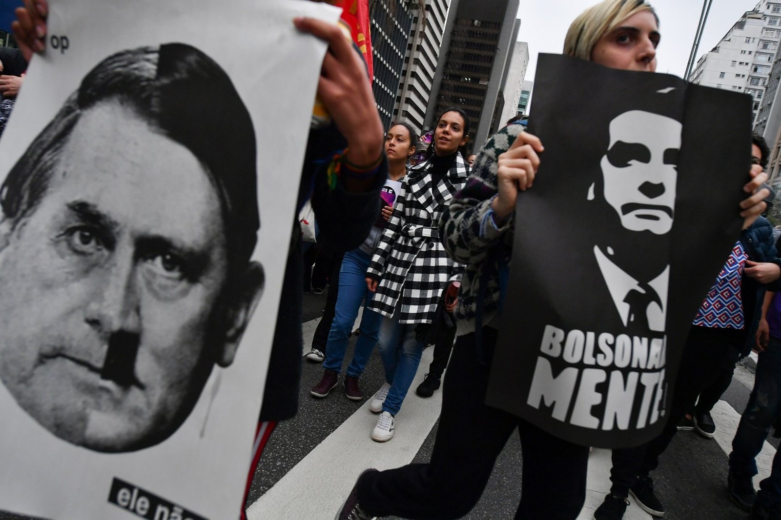 O fascismo bate à porta