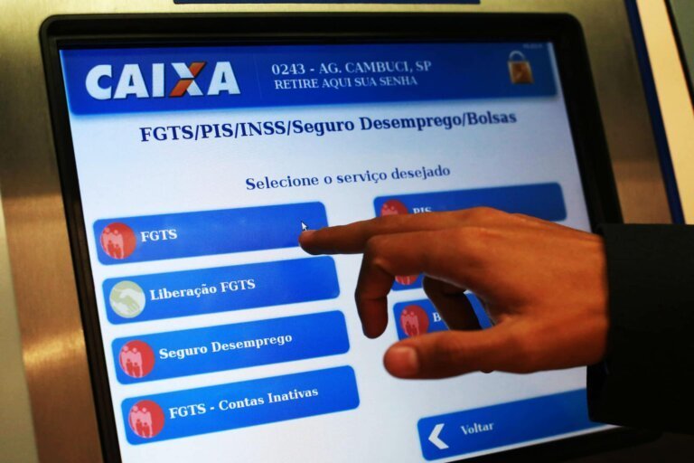 Servidores públicos de Maceió recebem os salários nesta sexta-feira (25)