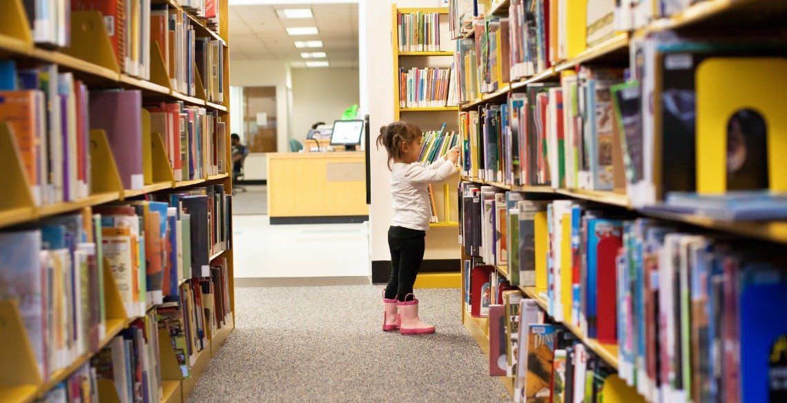 Por que procurar refúgio nos livros quando a realidade parece insuportável?