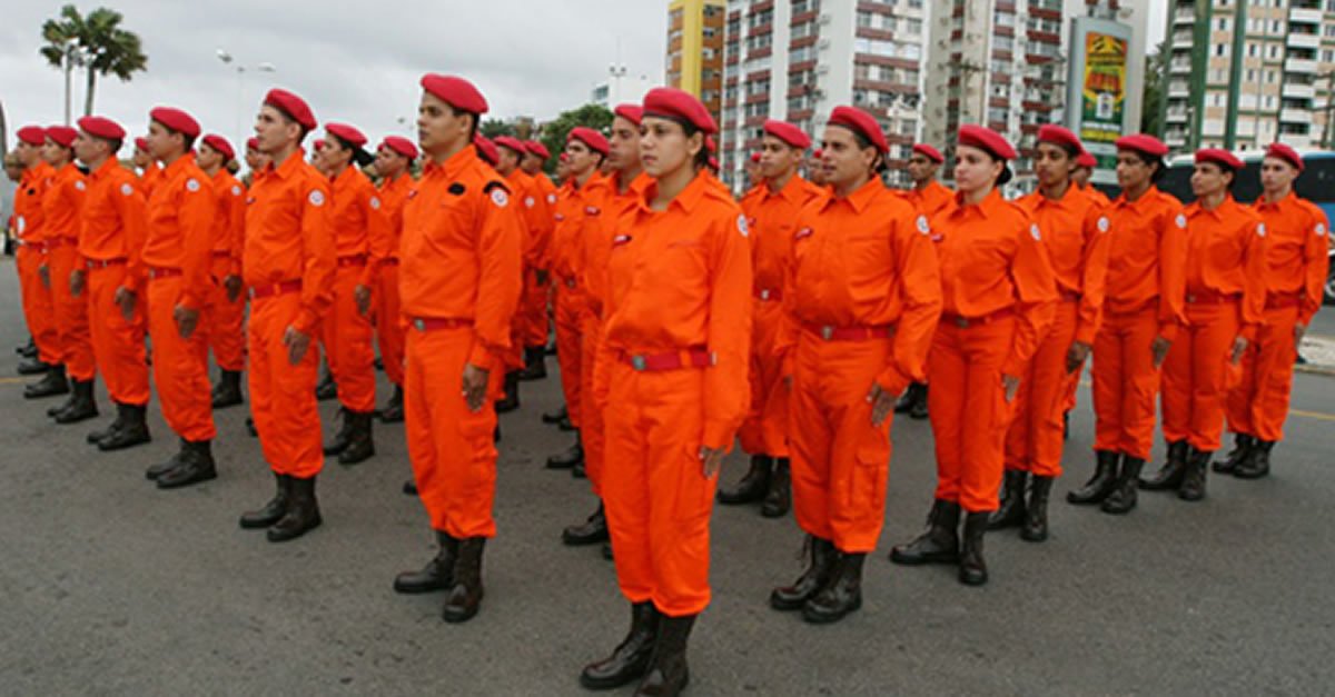 Militar dos Bombeiros pode ser punida porque comemorou a sua vacinação