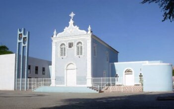 O Bebedouro que se foi… casas de comércio, açougues, farmácias, lojinhas de roupas e pequenos supermercados e quitandas demolidos, portas e janelas a baixo, apenas um vão ou somente caixotes esquecidos, avisando que ali houve um comércio.