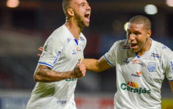 Série B: fim de semana tem vitória do CSA e jogo importante para o CRB fora de casa Azulão venceu o Vitória por 2 a 1, no Rei Pelé; Galo enfrenta o Sampaio Corrêa, às 20h30, deste domingo