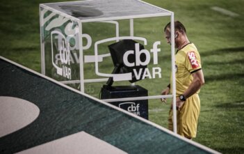 VAR na Série B? Presidente do CRB revela promessa da CBF para o segundo turno da competição Mário Marroquim ainda falou sobre a volta do público aos estádios