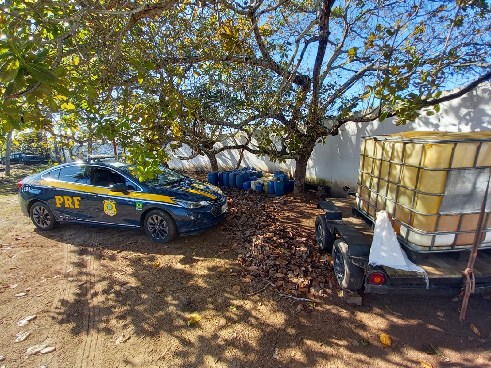PRF prende homem em Porto Real do Colégio com 1.200 litros de diesel