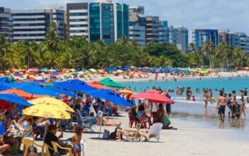 Dia de praia A política praticada pela elite alagoana não é nem foi capaz de gerar desenvolvimento e bem-estar para o povo.