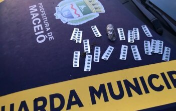 Operação na “Rua Fechada” apreende adolescente com 90 comprimidos de Rohypnol Agentes de segurança também encontraram maconha e arma branca com jovens