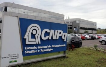 O governo, que já devastou nosso presente, trata de nos negar a chance de futuro