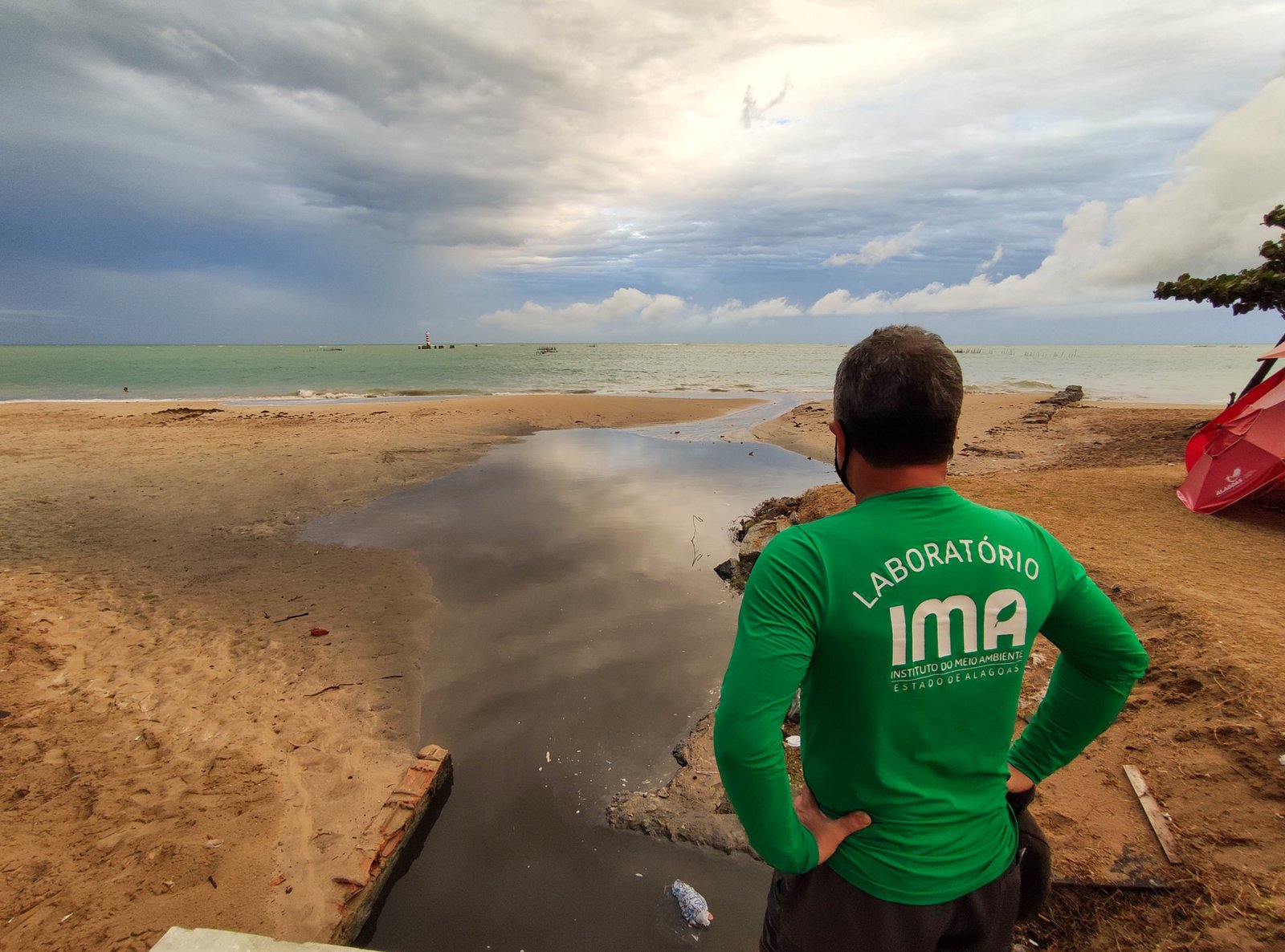 BRK aponta Prefeitura de Maceió como responsável por esgoto na orla de Ponta Verde