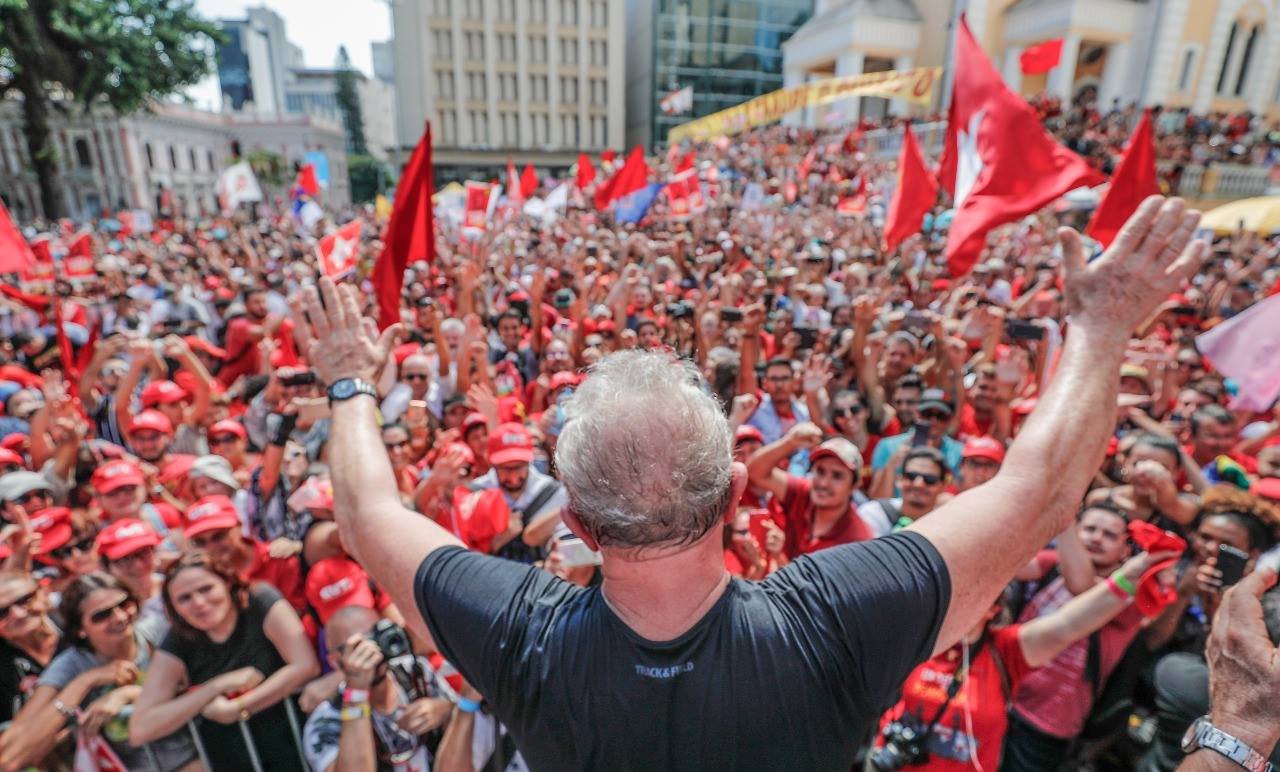 Lula e o desafio de conciliar a mudança reclamada pelas massas com a união nacional…