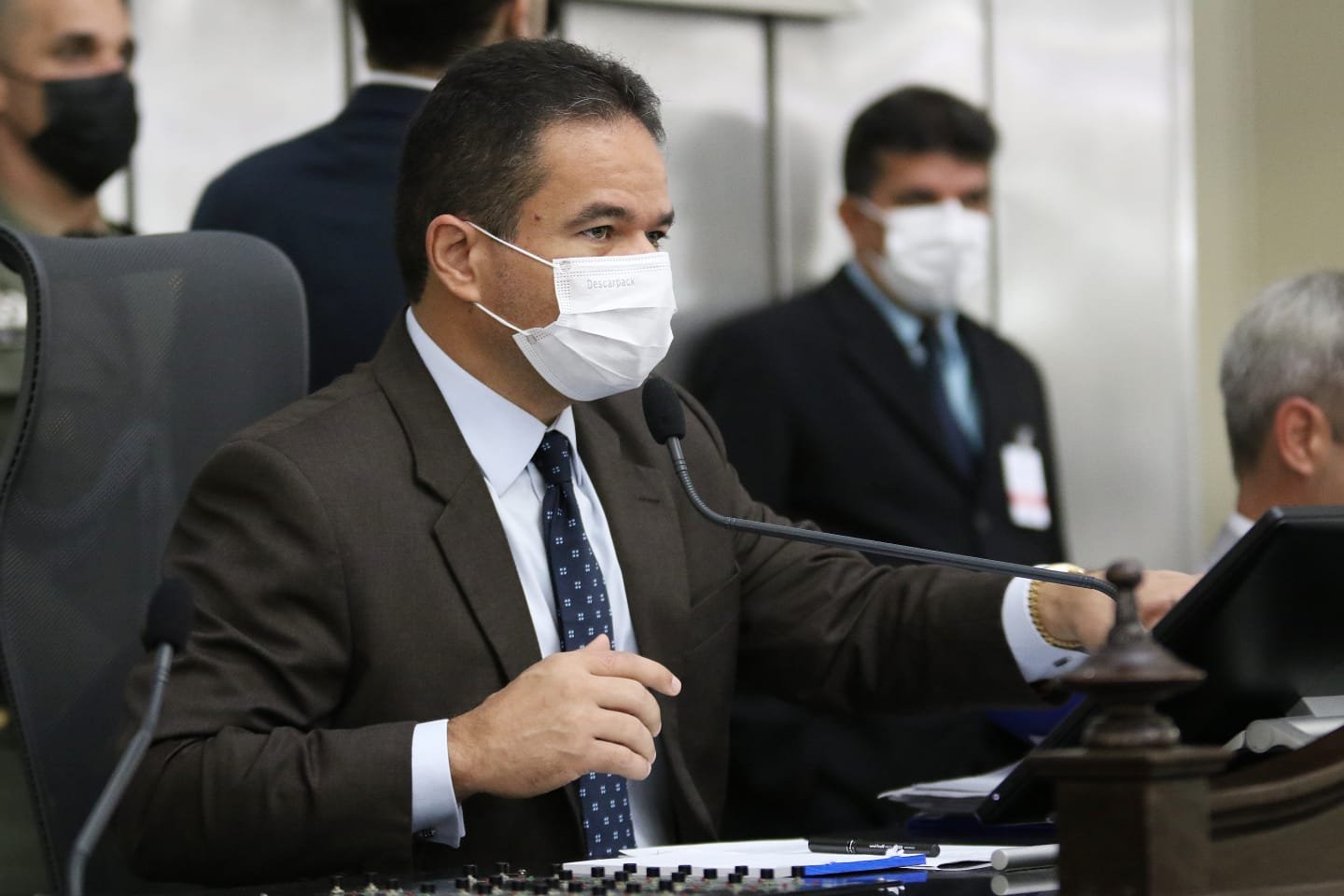 “Caçado” por Arthur Lira, deputado Marcelo Victor se entrincheira no MDB