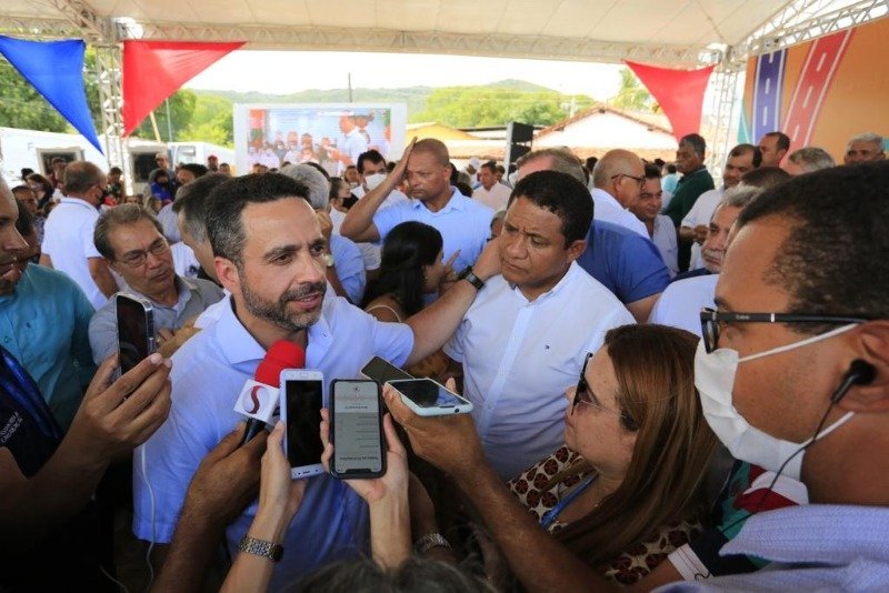 Paulo Dantas registra candidatura para eleição indireta com ato político na ALE