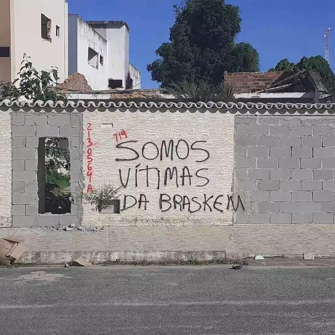 SONHOS SOTERRADOS, ou, uma micro narrativa sobre um desastre