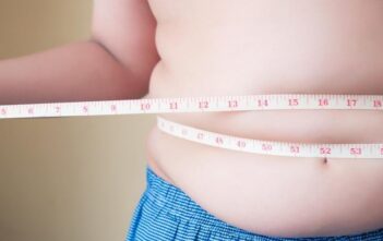 Obesidade infantil: saiba como identificar os sintomas e qual é o tratamento No Brasil, estima-se que a doença afete 13,2% das crianças entre 5 e 9 anos