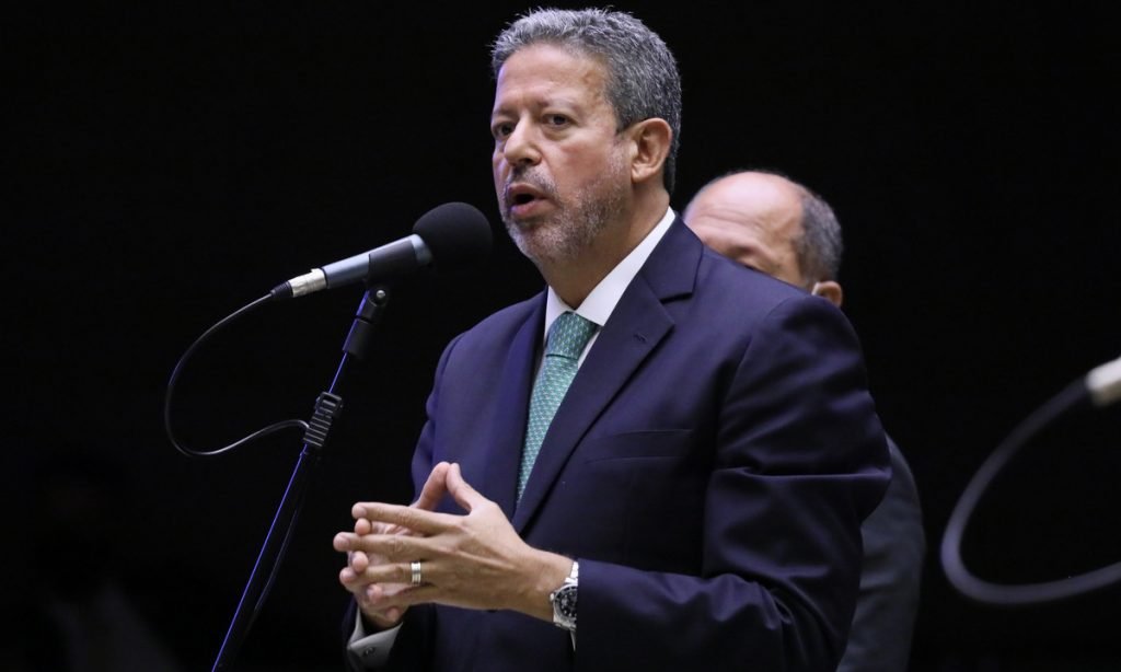 Parceria entre Arthur Lira e prefeitos  desnuda butim nos cofres públicos