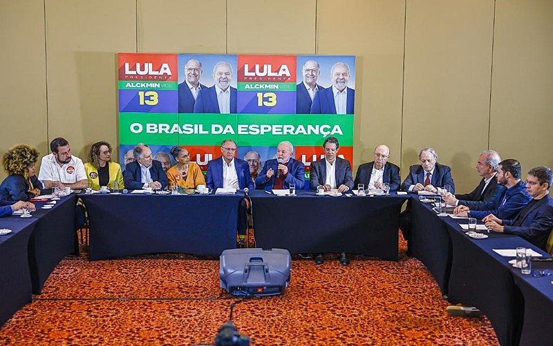  Na reta final, vantagem de Lula para Bolsonaro cresce em 7 pesquisas seguidas