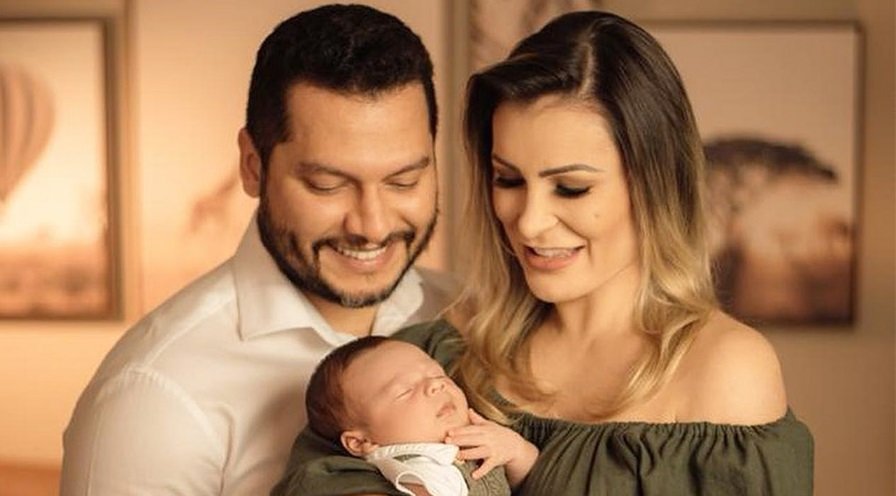 Andressa-Urach-1