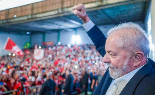 Lula deve fortalecer Frente Ampla para derrotar o fascismo e reconstruir o país