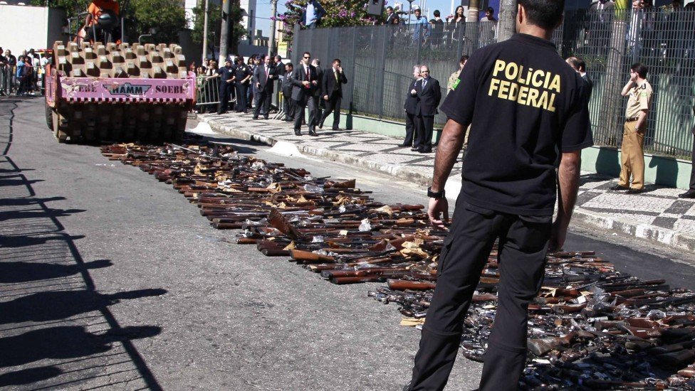 Lula assume com o desafio de combater a proliferação de armas no Brasil