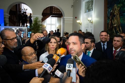 Paulo Dantas toma posse com discurso pela reconciliação por Alagoas