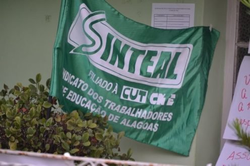 Mobilizados, professores substitutos cobram de Marcius Beltrão pagamento de janeiro