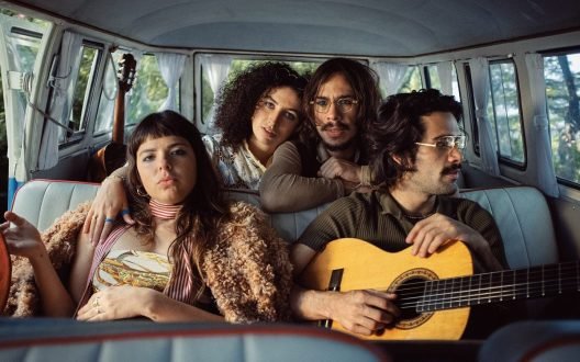 Kombi do Bala Desejo vai estacionar no Festival Carambola para passeio numa viagem musical