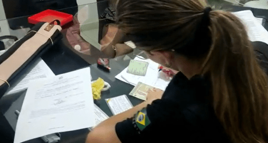 Polícia Federal investiga organização suspeita que fraudava documentos para obter registros de arma de fogo