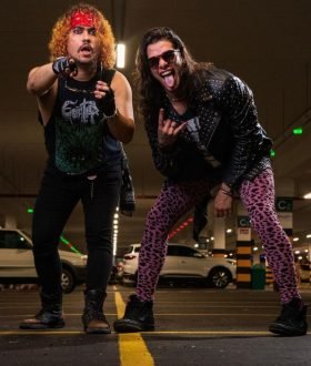 Laquê, animal print e maquiagem pesada: A noite será de muito hard rock no Pallet Bar